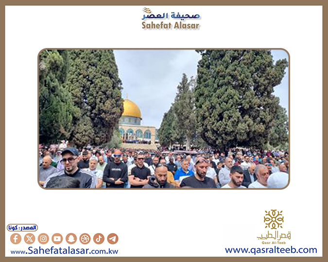 نحو 75 ألف فلسطيني يؤدون صلاة الجمعة الأخيرة من شهر رمضان في المسجد الأقصى..